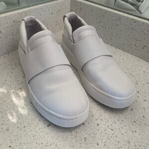 Like NEW Via Spiga leather slip on white sneakers size 7